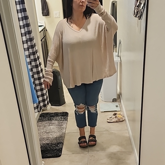 Cream V-Neck Long Sleeve Oversized Sweatshirt - Picture 5 of 8